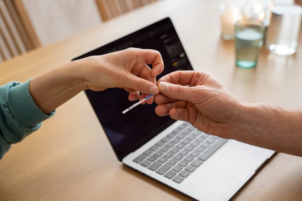 Laptop showing an online will notary session