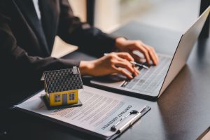 borrower uses secure video call to notarize affidavit online for real estate closing paperwork